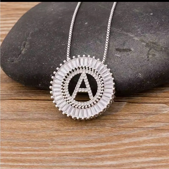 A-Z initial alphabet Letter Elegant Aesthetic Charm Pendant Necklace - Picture 1 of 3